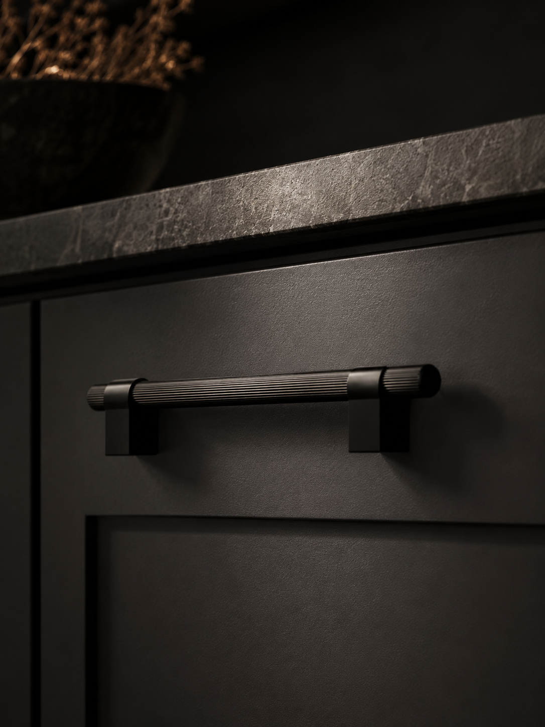 MATTE BLACK